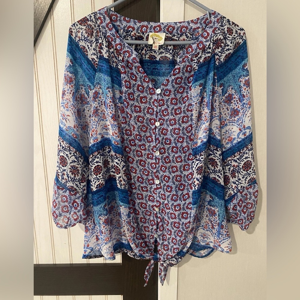 Fig & Flower Button Tie Front Long-Sleeveβ Pullover Blouse Multi-Color Medium